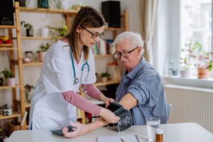 Top 5 Mistakes After Knee Replacement: An Orthopedic Guide to a Smooth Recovery